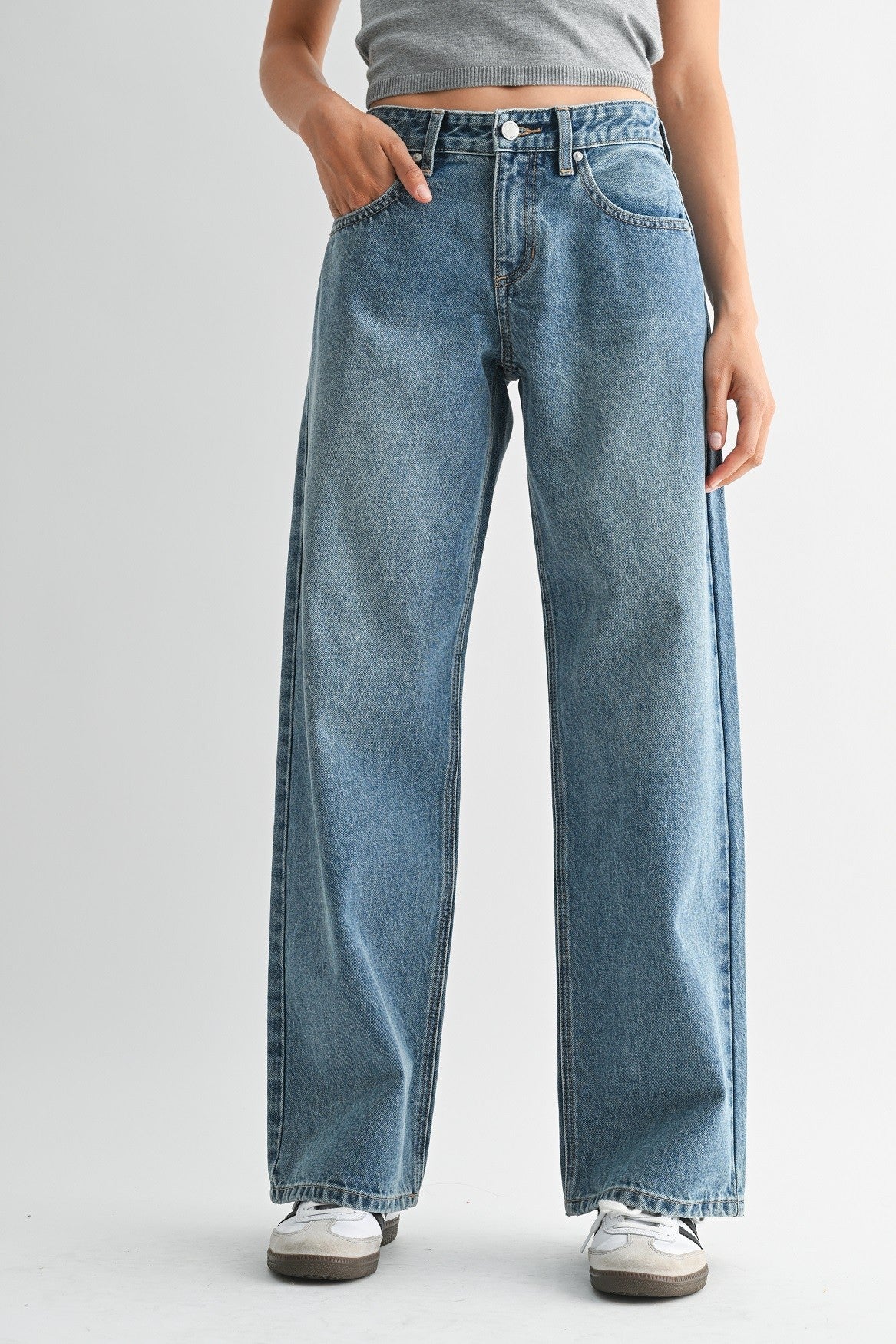 The Ellis Wide Leg Jeans in Medium Wash