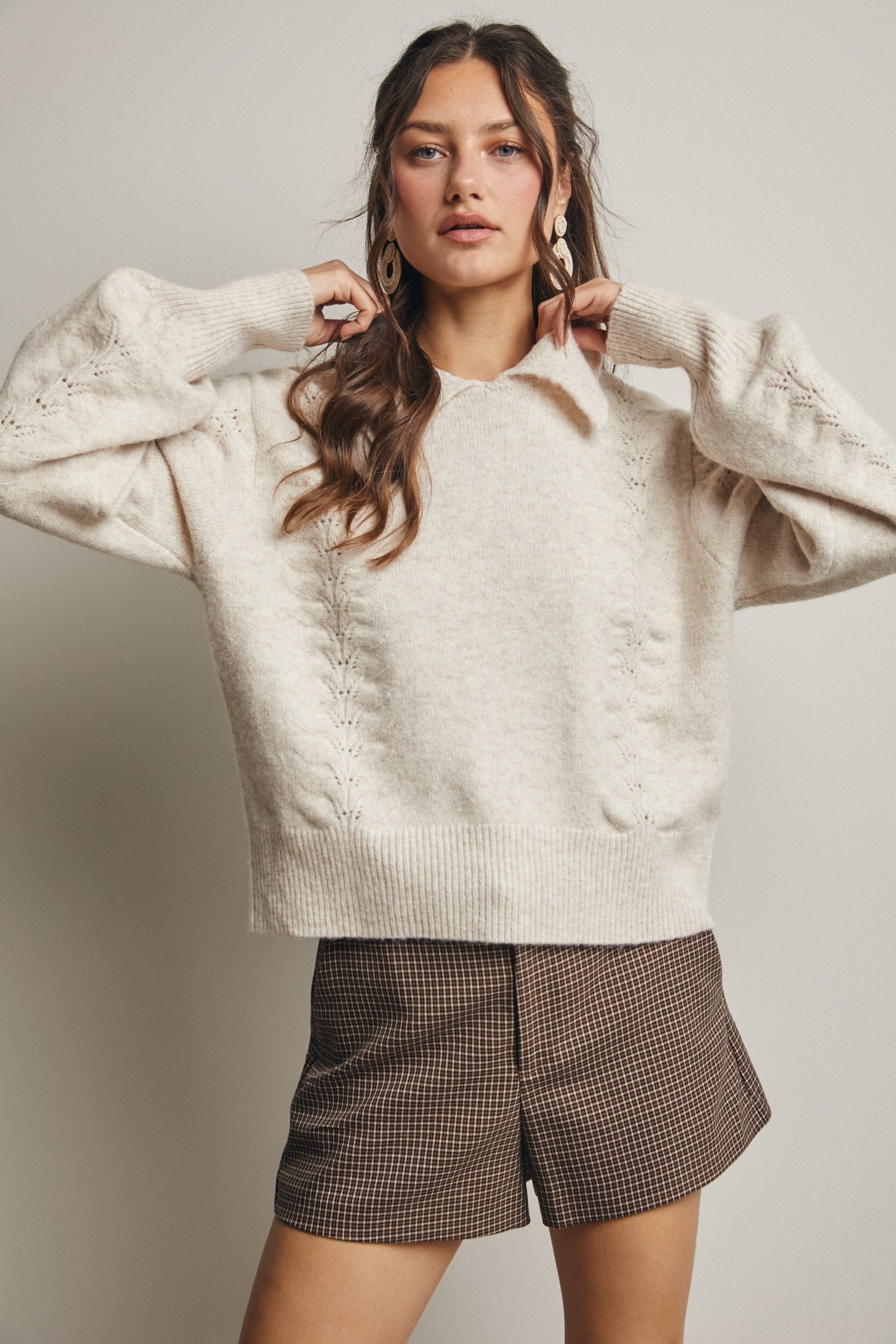 Soft Knit Fabric
Pointelle Detailing
Collared Neckline
Relaxed Silhouette
Balloon Sleeves
Ribbed Trim