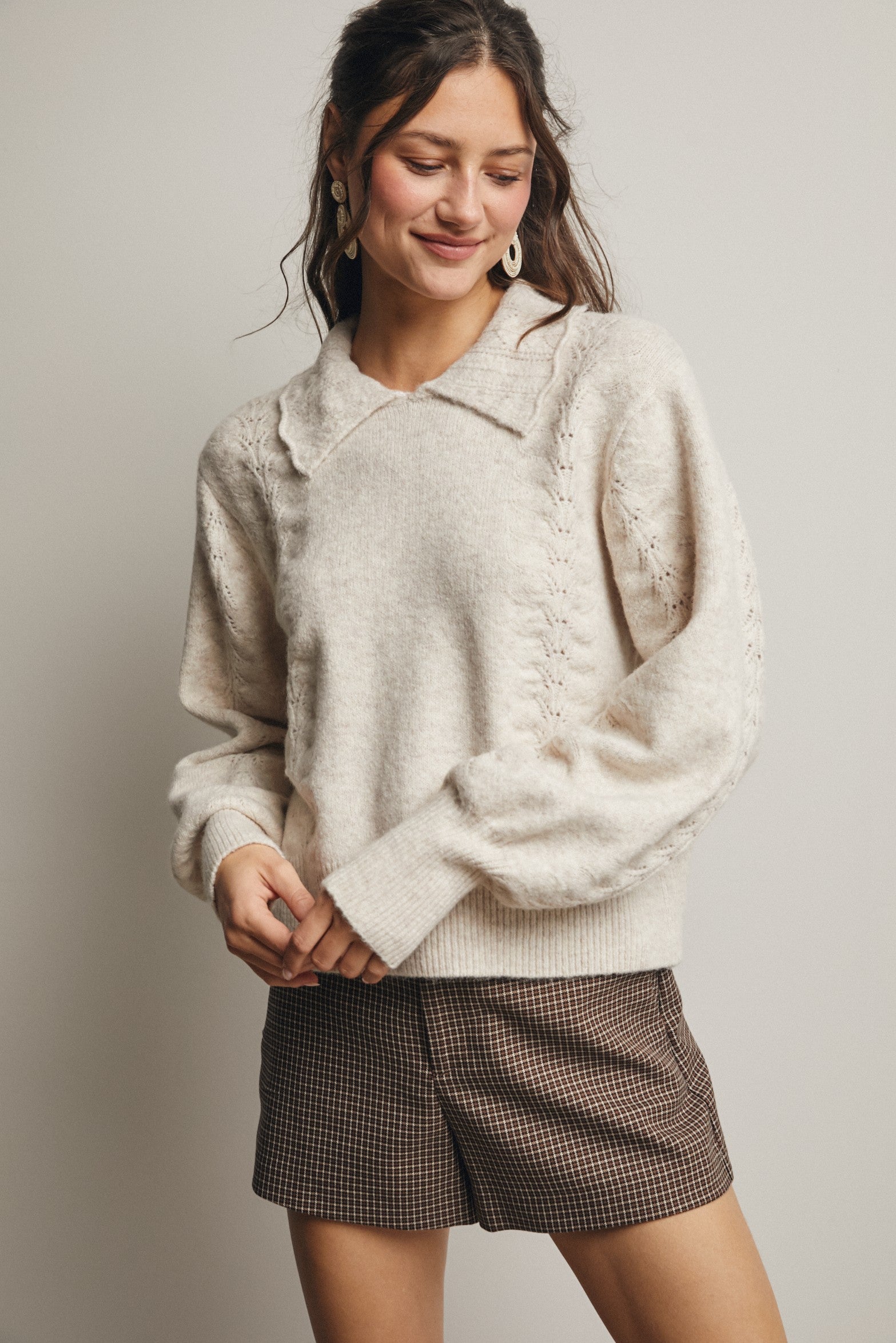 Soft Knit Fabric
Pointelle Detailing
Collared Neckline
Relaxed Silhouette
Balloon Sleeves
Ribbed Trim