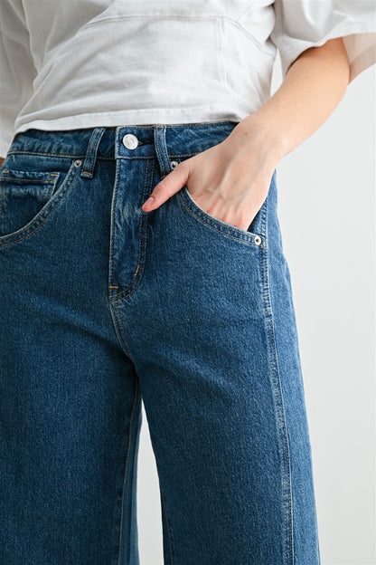 Stretch denim with Side Panel Wide Leg Jean in Chathams Sea. 
Button and zipper closure
Front and back pockets 