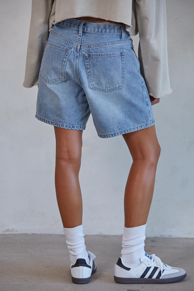 Medium wash denim jeans with front and back pockets, button and zipper closure and a 6" inseam. 