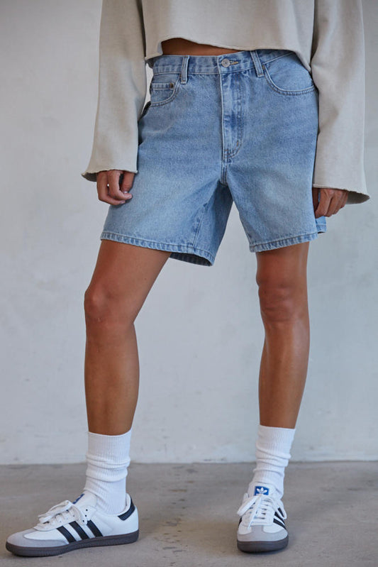 Medium wash denim jeans with front and back pockets, button and zipper closure and a 6" inseam. 