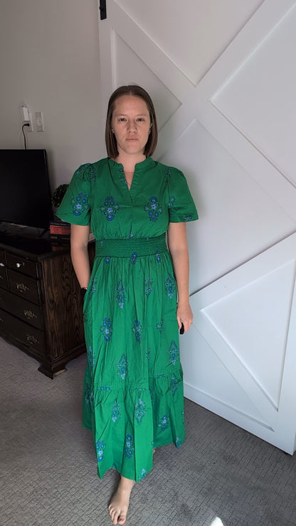 The Elara Poplin Maxi Dress in Kelly Green Floral