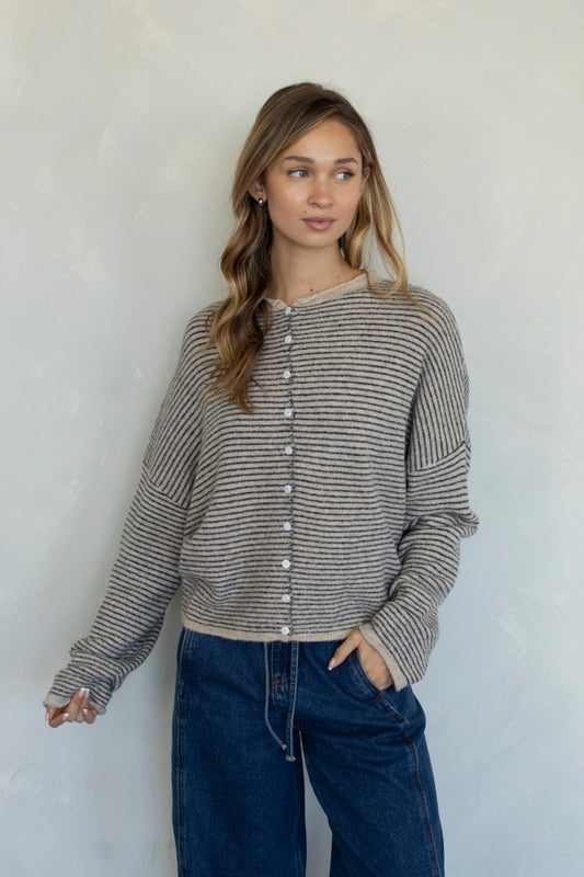 Lightweight, rolled neck cardigan in a pin-stripe style.
Button Front 
Natural color 