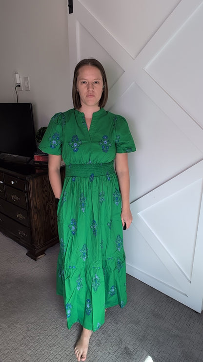 The Elara Poplin Maxi Dress in Kelly Green Floral