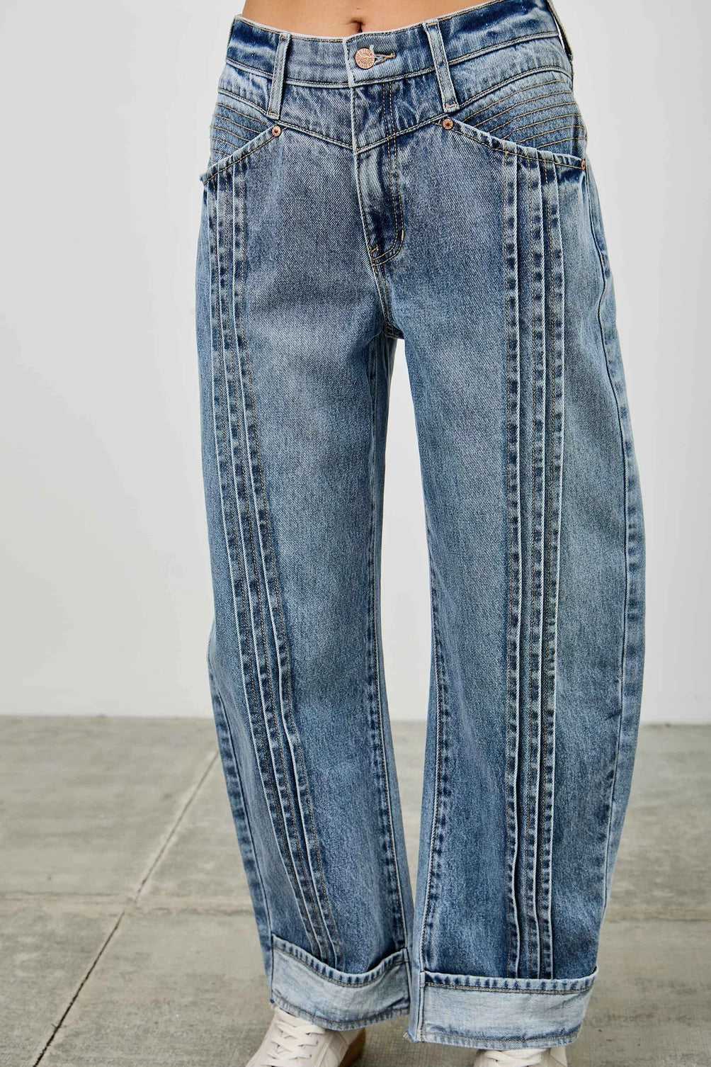 Medium wash barrel denim jeans. 
Button and zipper closure 
Front pleated details
False front cuff