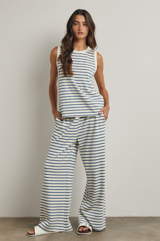 Blue + Cream striped set
Top is a tank with a high rounded collar
The bottoms contain an elastic waist and pockets 