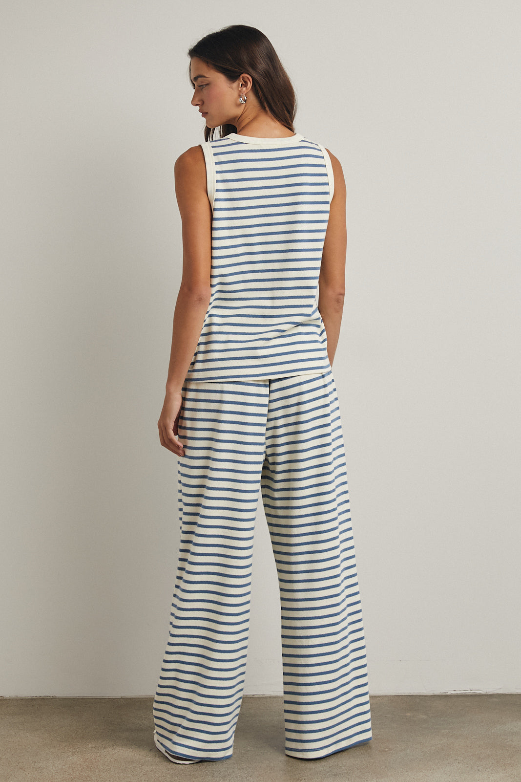 Blue + Cream striped set
Top is a tank with a high rounded collar
The bottoms contain an elastic waist and pockets 
