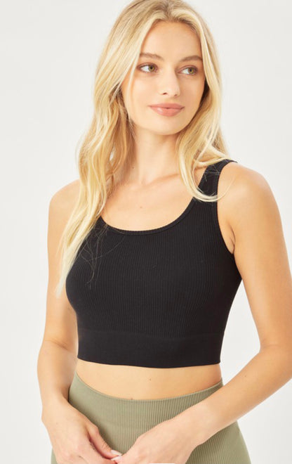 The Marta Ribbed workout top in black & blue